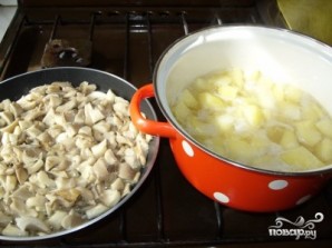 Картошка тушеная с грибами и сметаной - фото шаг 2