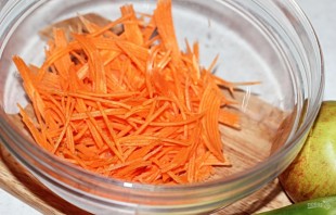 Салат из зеленой редьки с морковью - фото шаг 2