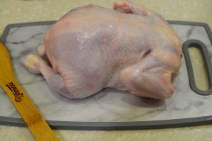 Курица целиком в фольге в духовке - фото шаг 1