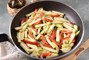Гречневая лапша с овощами и соусом терияки - фото шаг 3
