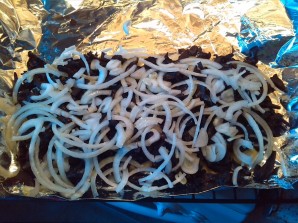 Карп, запеченный в фольге с грибами и картофелем - фото шаг 3
