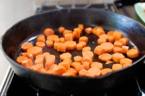 Молодая морковь, жаренная в карамели - фото шаг 6