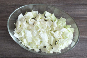 Салат с корейской капустой и кукурузой - фото шаг 2