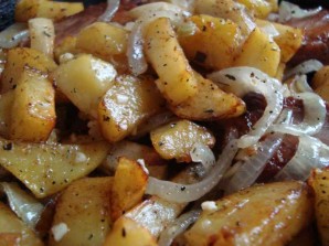 Картошка по-деревенски в духовке с мясом - фото шаг 4