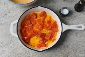 Омлет с помидорами - фото шаг 6