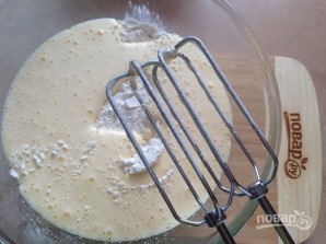 Бисквитный торт с вишней и творожным кремом - фото шаг 3
