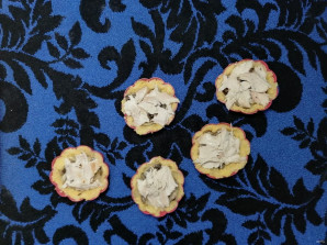 Корзиночки из поленты "Bravolli" c соленными грибами и курицей - фото шаг 7