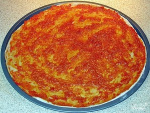Пицца с красной рыбой - фото шаг 3