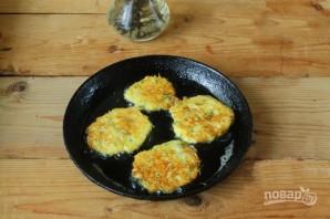 Тыквенно-картофельные оладьи с вареными яйцами - фото шаг 5