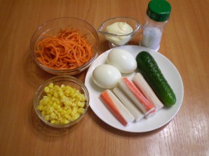 Салат с корейской морковкой и крабовыми палочками - фото шаг 1