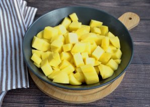 Мясо с грибами в горшочках - фото шаг 2