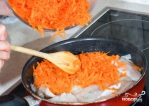 Рыба с морковью - фото шаг 3