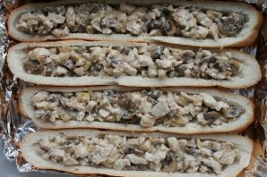 Багет, фаршированный курочкой и грибами - фото шаг 2