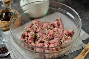 Чебуреки с мясом на сковороде - фото шаг 6