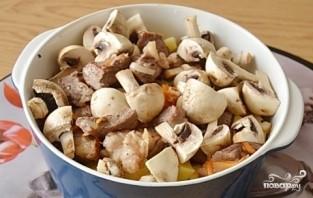 Жаркое из свинины с картофелем и грибами - фото шаг 5