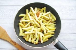 Жареная картошка с яблоками - фото шаг 5