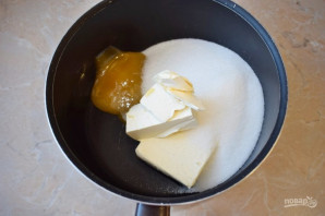 Медовый торт с кремом чиз - фото шаг 2