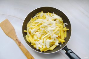Картошка с яйцом, сыром и чесноком - фото шаг 3