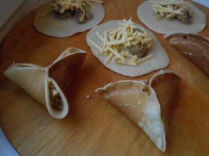 Блинчики с грибами и сыром - фото шаг 7