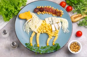 Сырная нарезка на год Лошади