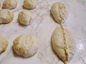 Пирожки с капустой и грибами жареные - фото шаг 12