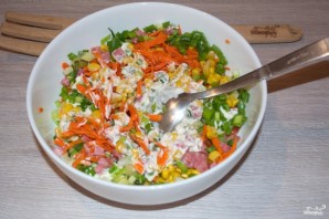 Салат с кукурузой консервированной - фото шаг 4