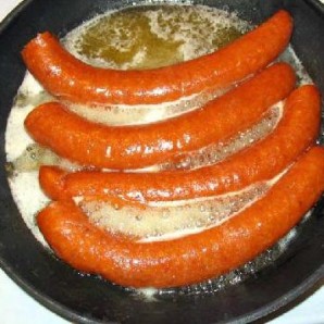 Жареная колбаса с картофелем  - фото шаг 4