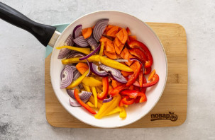 Карамелизированные овощи в сковороде - фото шаг 4