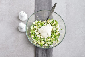 Салат из яиц и зеленого лука - фото шаг 6