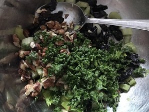 Салат из сельдерея с черносливом - фото шаг 6