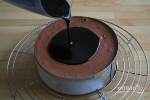 Шоколадный муссовый торт с зеркальной глазурью - фото шаг 12