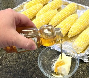 Кукуруза, запеченная с медом в духовке - фото шаг 1