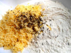 Сырные чипсы в вафельнице - фото шаг 3