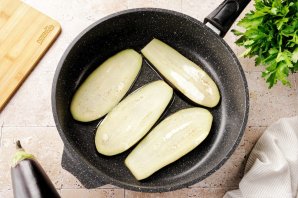 Рулет из баклажанов с сыром и корейской морковью - фото шаг 3