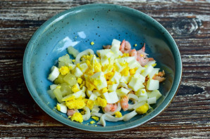 Салат с кальмарами, креветками и ананасами - фото шаг 6