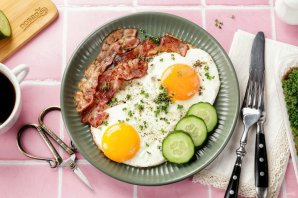 Яичница с беконом - фото шаг 6