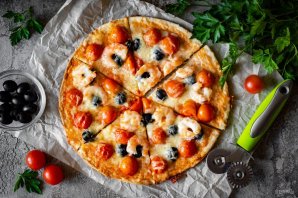 Домашняя пицца с креветками и сыром - фото шаг 11