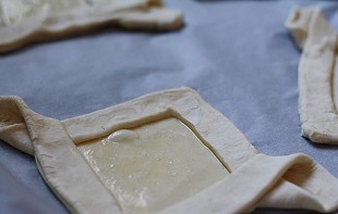 Слоеные пирожки с начинкой - фото шаг 3