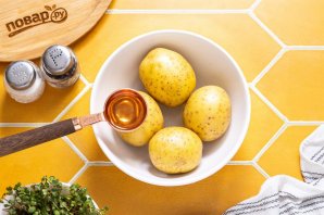 Картофель в мундире в микроволновке - фото шаг 4