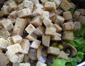 Салат с сухариками и кукурузой - фото шаг 7