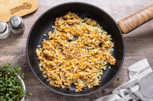 Пирожки с солеными грибами - фото шаг 8