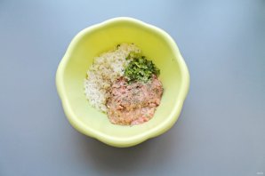 Фаршированный лук с мясом и рисом в духовке - фото шаг 4