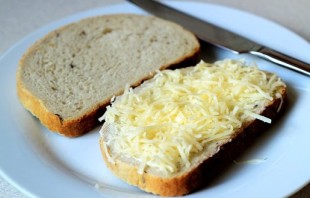 Бутерброды с сыром на сковороде - фото шаг 5