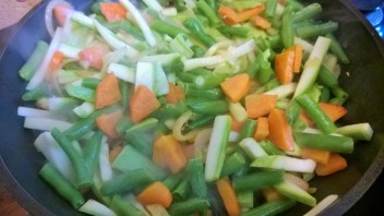 Тушеные овощи под соусом - фото шаг 4