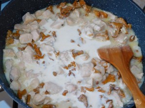 Курица с грибами в чесночном соусе - фото шаг 4