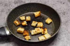 Салат с сыром косичка и сухариками - фото шаг 3