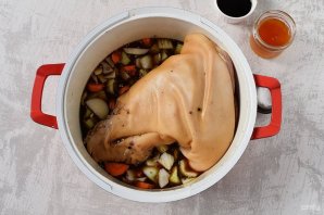 Рулька в пиве - фото шаг 4