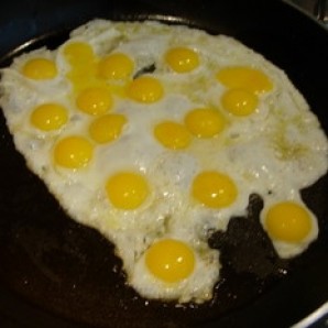 Канапе из яиц на завтрак - фото шаг 7