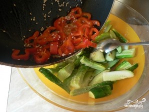 Салат по-корейски из огурцов - фото шаг 6