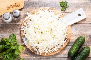 Салат из капусты и огурцов на зиму - фото шаг 2